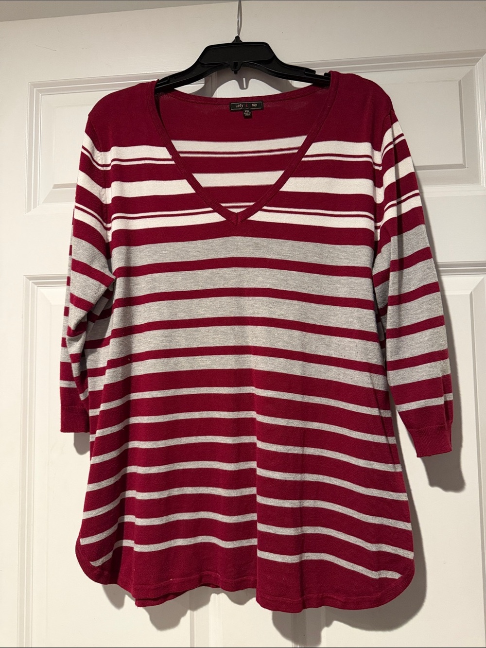 V-Neck Striped Knit Top in Red & White